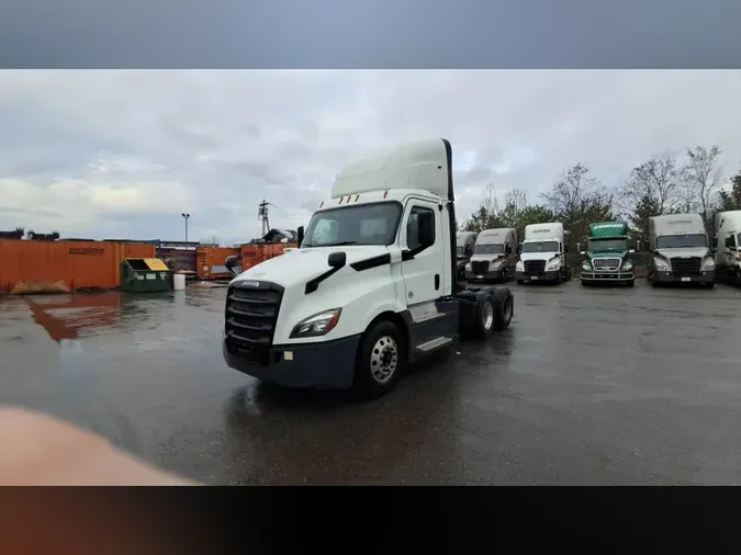 2019 Freightliner Cascadia 126