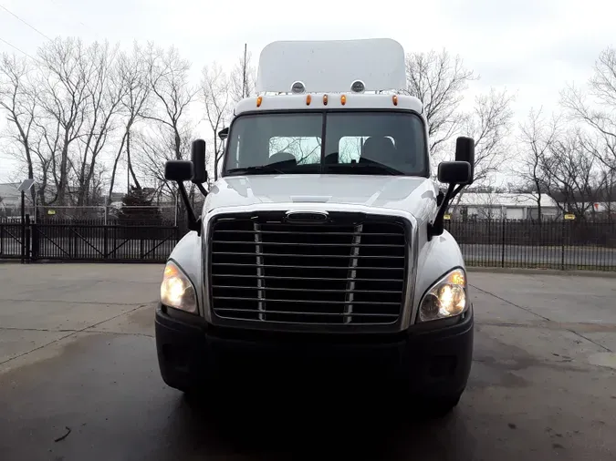 2013 FREIGHTLINER/MERCEDES CASCADIA 125