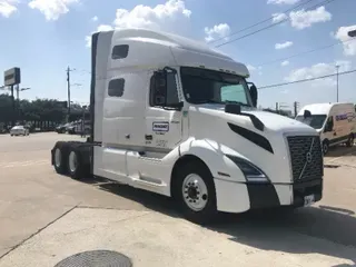 2019 VOLVO VNL64760