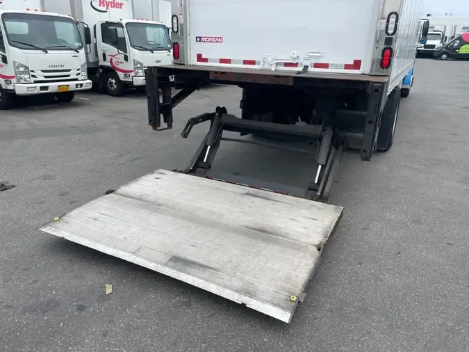 2016 FREIGHTLINER M2 106