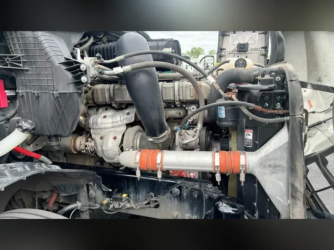 2020 Freightliner Cascadia 126
