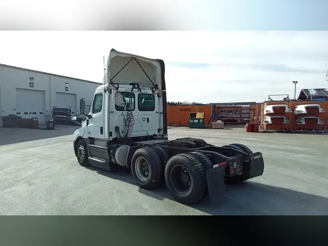 2020 Freightliner Cascadia 126