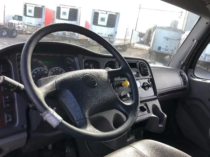 2017 Freightliner M211264S