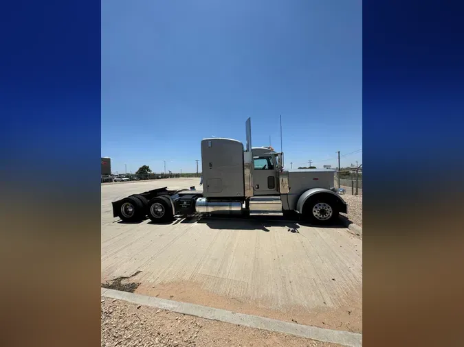 2022 Peterbilt 389