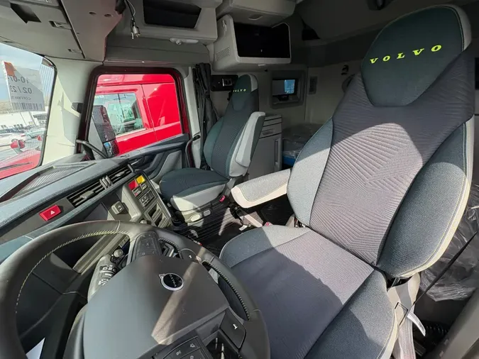 2027 VOLVO TRUCK VNL64TV04