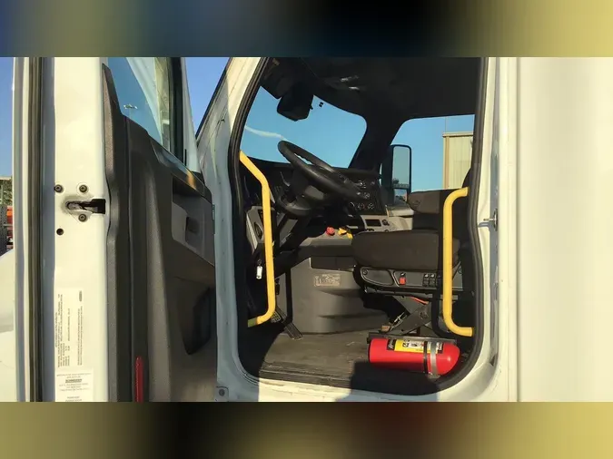 2022 Freightliner Cascadia 126
