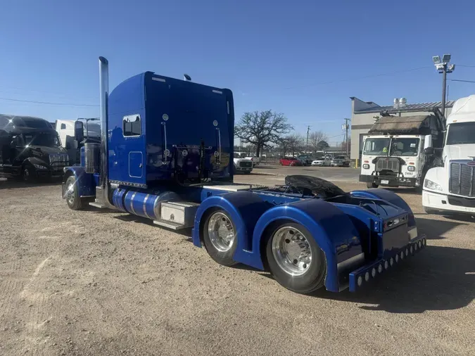 2022 Peterbilt 389