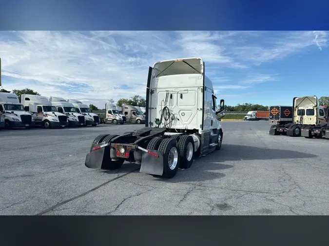 2021 Freightliner Cascadia 126