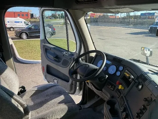 2018 Freightliner X12564ST