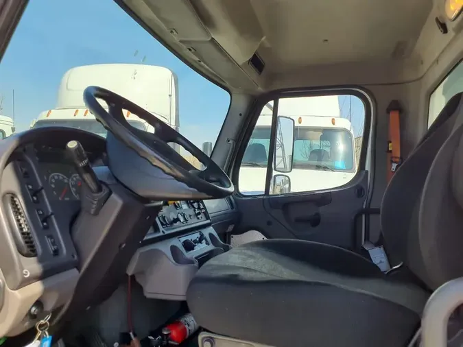 2019 FREIGHTLINER/MERCEDES M2 106