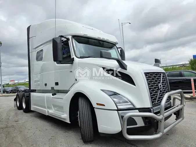 2022 VOLVO VNL64T740