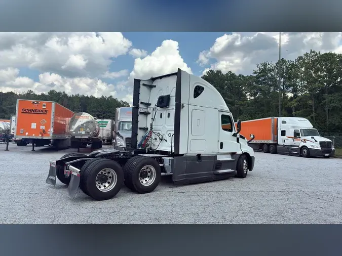 2023 Freightliner Cascadia 126862b2291f6e93b025e12f642e650b02e