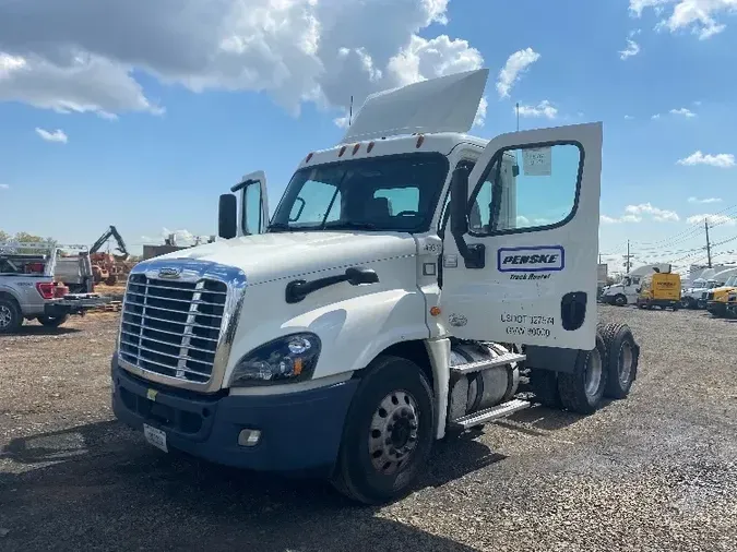 2016 Freightliner X12564ST