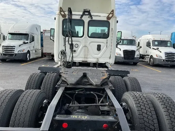 2017 Freightliner X12564ST