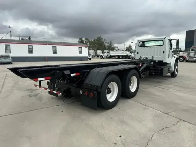 2018 Freightliner Business Class M2 106