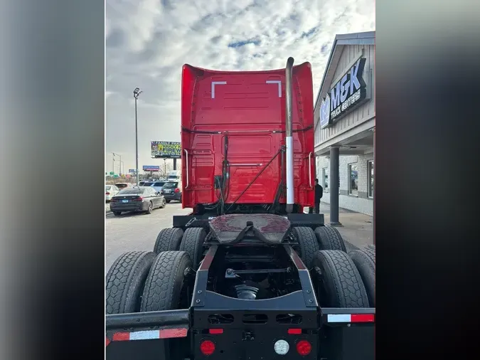 2020 VOLVO VNL64T760