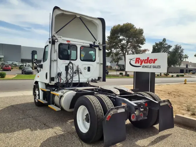 2017 FREIGHTLINER/MERCEDES CASCADIA 113