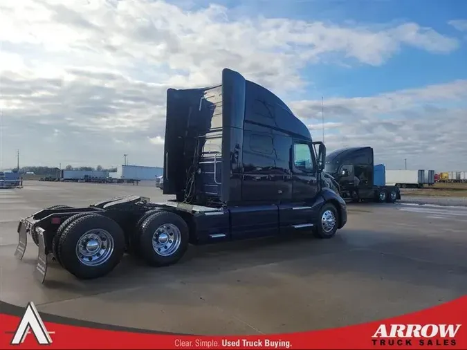 2021 VOLVO VNL760