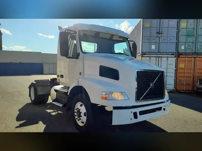 2014 VOLVO VNM42TRACTOR