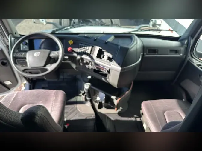2019 VOLVO VNL64T860