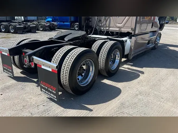 2021 FREIGHTLINER CA126
