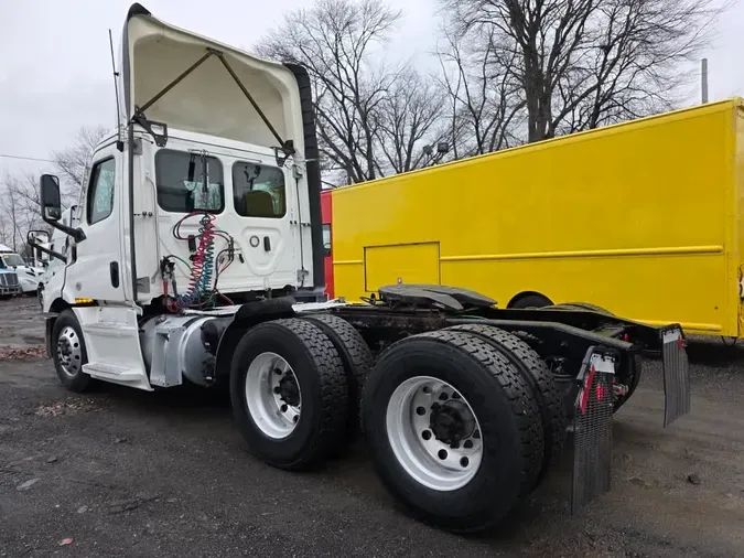 2021 FREIGHTLINER/MERCEDES CASCADIA PX11664ST