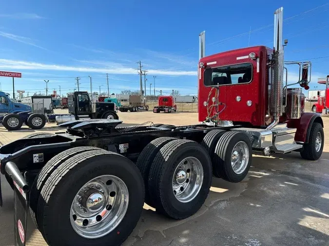 2024 Peterbilt 389