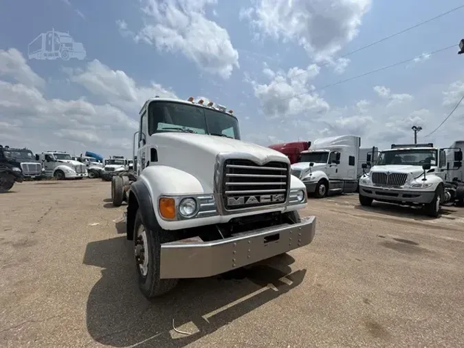 2005 MACK GRANITE CV713