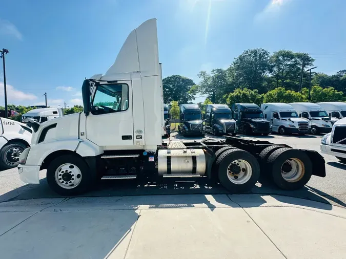 2018 Volvo VNL64T300