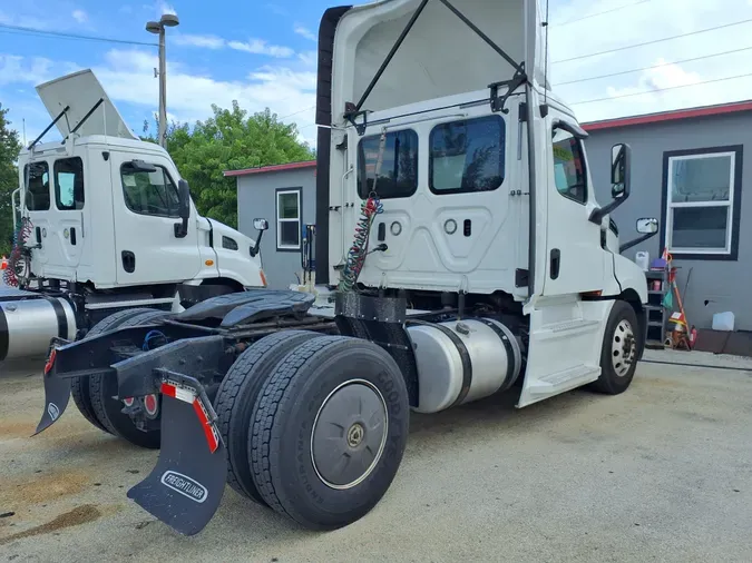 2019 FREIGHTLINER/MERCEDES NEW CASCADIA 126