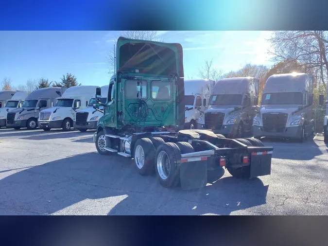2019 Freightliner Cascadia 126