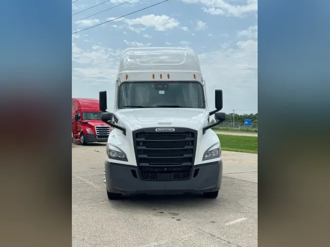 2022 FREIGHTLINER Cascadia 126