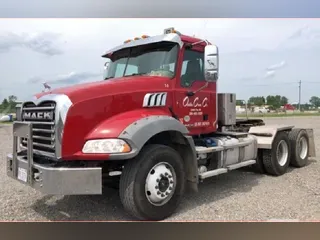 2017 MACK GU813