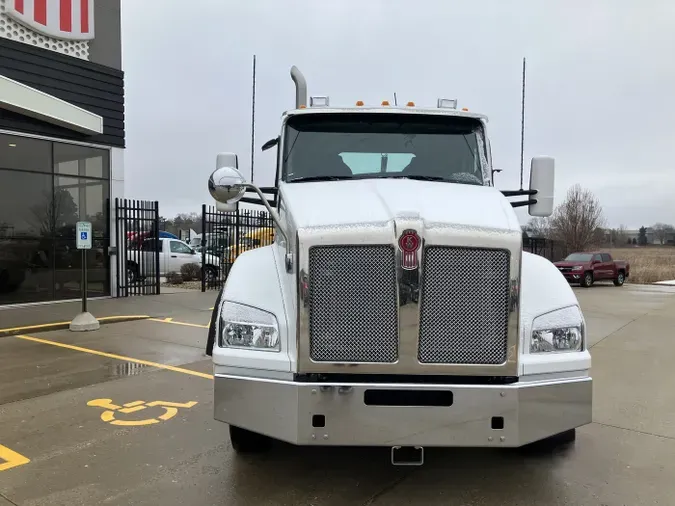 2024 Kenworth T880