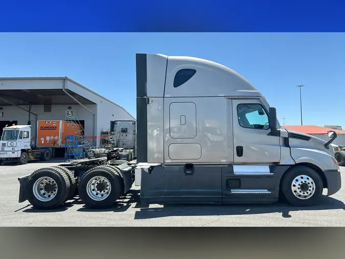 2022 Freightliner Cascadia 126