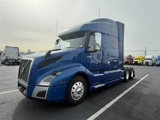 2021 VOLVO VNL760