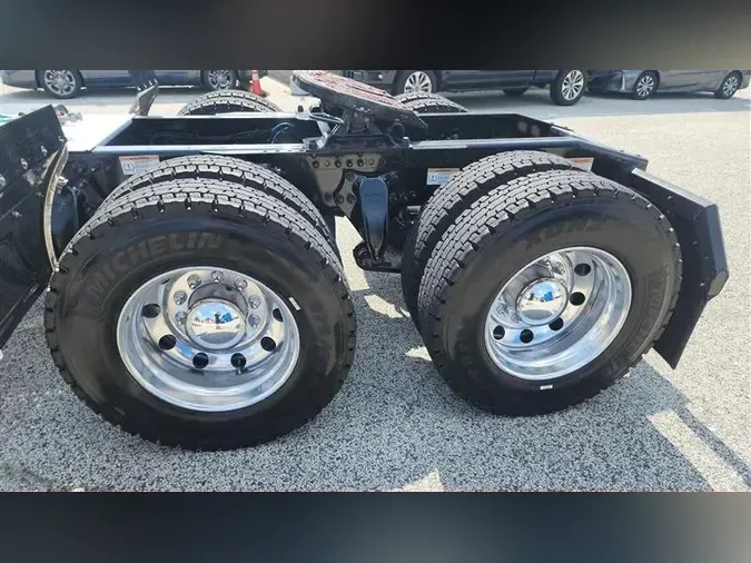 2019 FREIGHTLINER CA126
