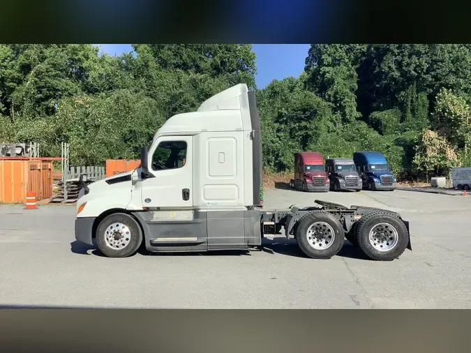 2020 Freightliner Cascadia 126