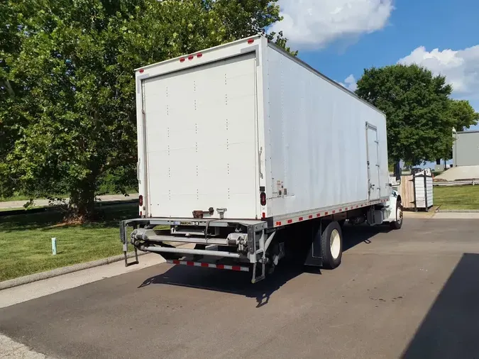 2018 FREIGHTLINER M2 106