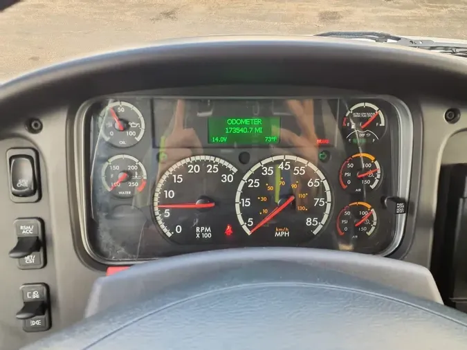 2018 FREIGHTLINER M2 106