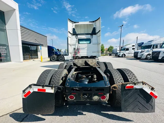 2018 Volvo VNL64T300