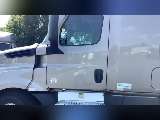 2022 Freightliner Cascadia 126