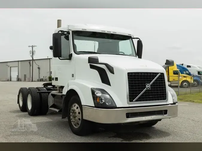 2017 VOLVO VNL64T300