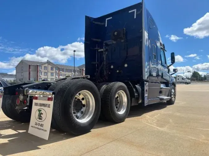 2020 Freightliner Cascadia 126867250e45a7eeba6363e037296f83152