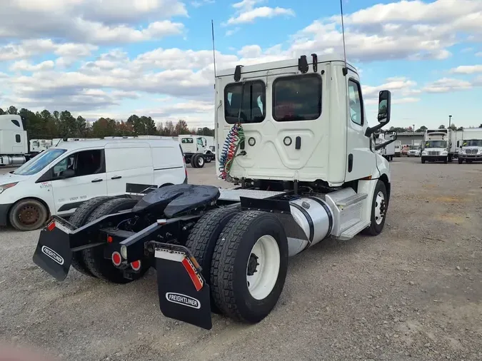 2019 FREIGHTLINER/MERCEDES NEW CASCADIA 126