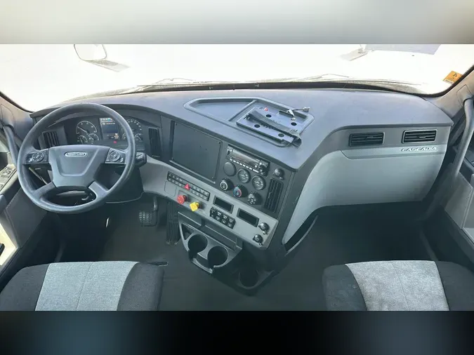 2020 Freightliner Cascadia