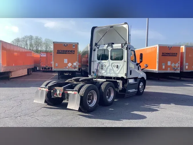 2019 Freightliner Cascadia 126
