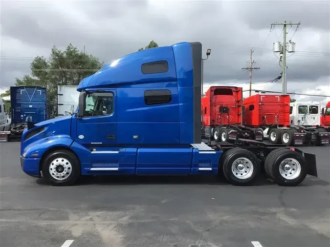 2020 VOLVO VNL760