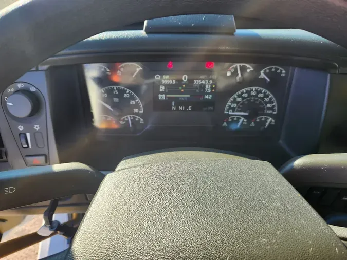 2022 VOLVO VNL64T740