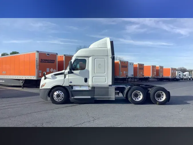2021 Freightliner Cascadia 126
